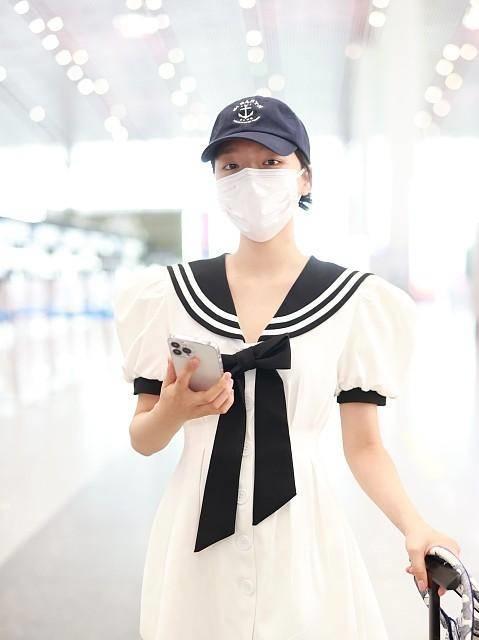 泡泡袖服装的穿搭要点新利体育最新版app(图2)