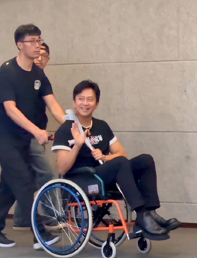 坐轮椅现身的邓超还真是让人意外“失联风波”不到一个月46岁(图3)